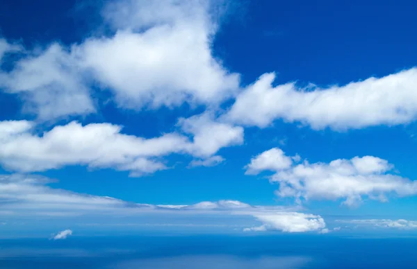 Nubes sobre el océano — Foto de Stock