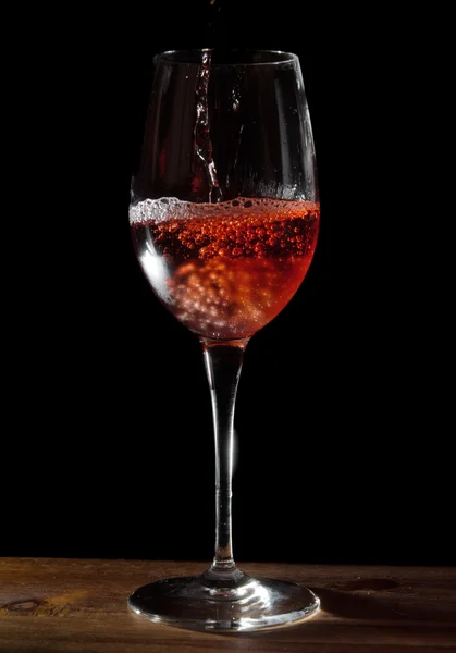 Nalewanie wina różowego — Zdjęcie stockowe