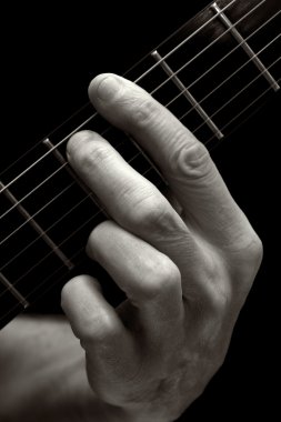 Elektro gitar (alt dört teli üzerinde Tristan akor)