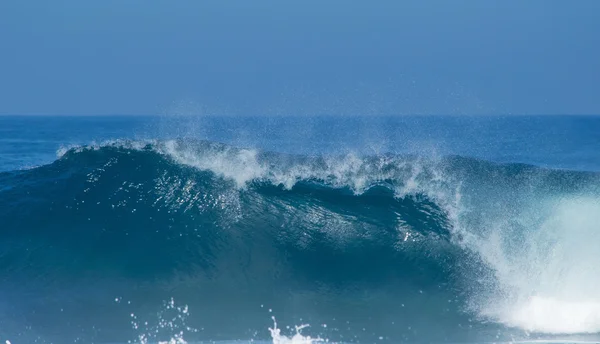 Kraftfull havets vågor bryta — Stockfoto