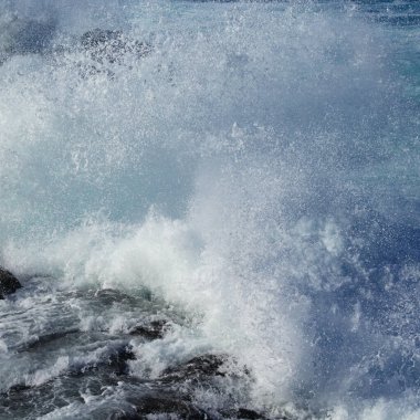 Las Palmas de Gran Canaria 'daki Las Canteras plajında fırtına, plajın kuzey ucunda La Puntilla bölgesi
