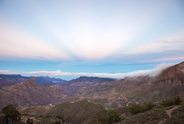 Gran Canaria, Caldera de Tejeda, anticrepuscular strålar — Stockfoto