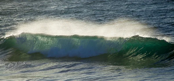 Brekende oceaan golven — Stockfoto