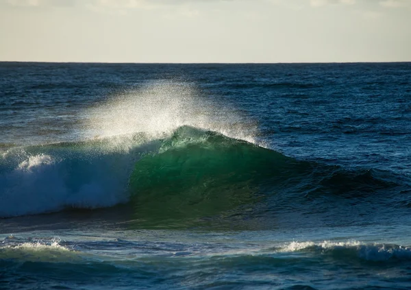 Quebrando ondas oceânicas — Fotografia de Stock