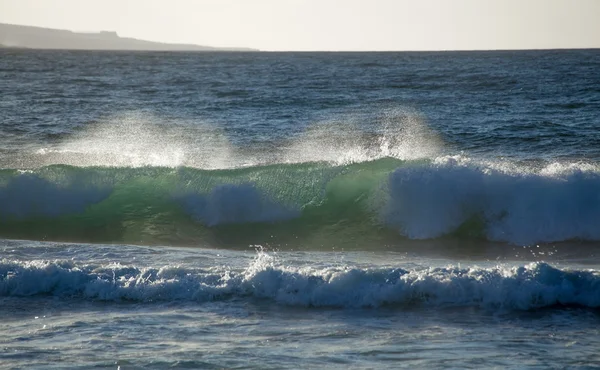 Quebrando ondas oceânicas — Fotografia de Stock