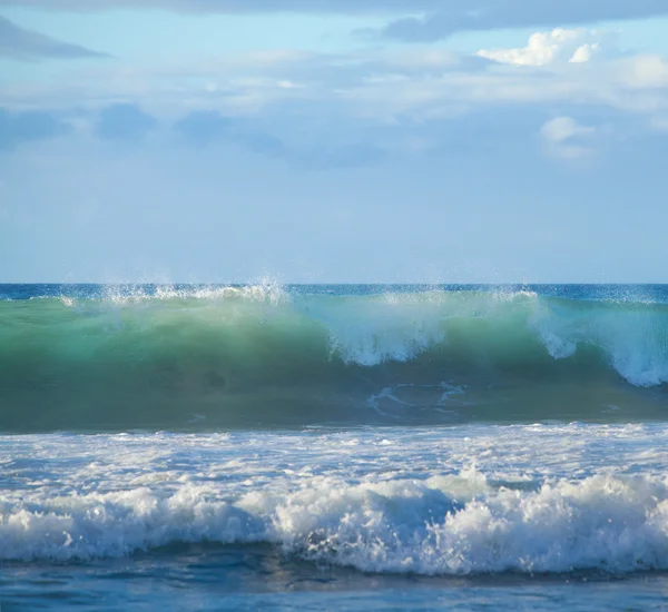 Quebrando ondas oceânicas — Fotografia de Stock