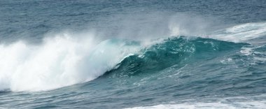 Okyanus dalgaları breaking