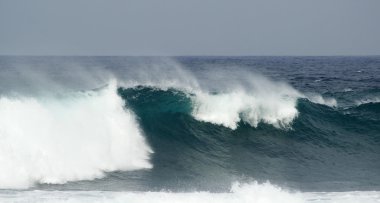 Okyanus dalgaları breaking