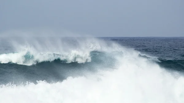 Quebrando ondas oceânicas — Fotografia de Stock