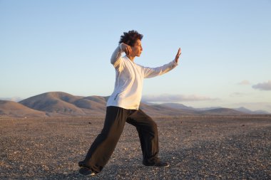 Tai chi gün batımında