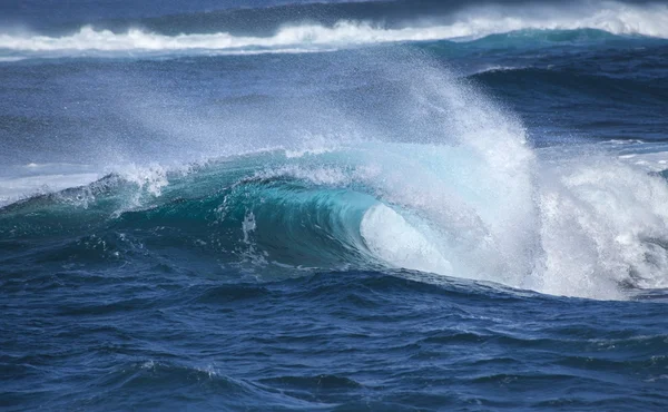 Κύματα σπάσιμο φυσικό υπόβαθρο — Φωτογραφία Αρχείου