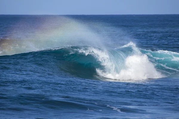 Rompiendo olas fondo natural —  Fotos de Stock
