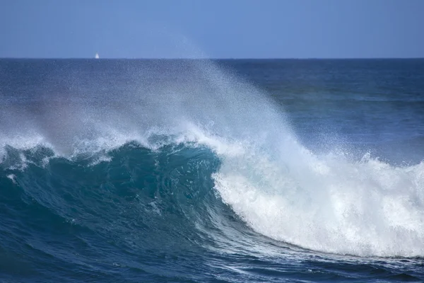 Brekende golven natuurlijke achtergrond — Stockfoto