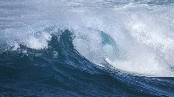 Rompiendo olas fondo natural —  Fotos de Stock