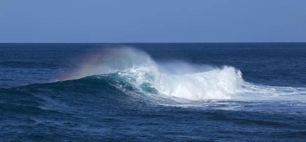 Rompiendo olas fondo natural —  Fotos de Stock