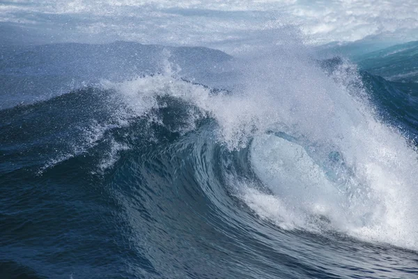 Rompere le onde sfondo naturale — Foto Stock