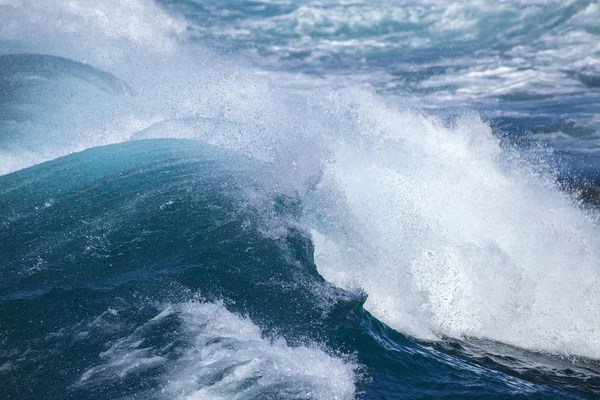 Memecahkan latar belakang alami gelombang — Stok Foto