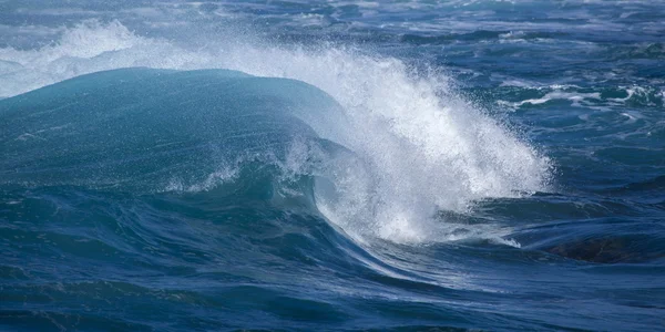 Breaking waves natural background — Stock Photo, Image