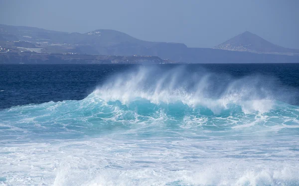 Κύματα σπάσιμο φυσικό υπόβαθρο — Φωτογραφία Αρχείου