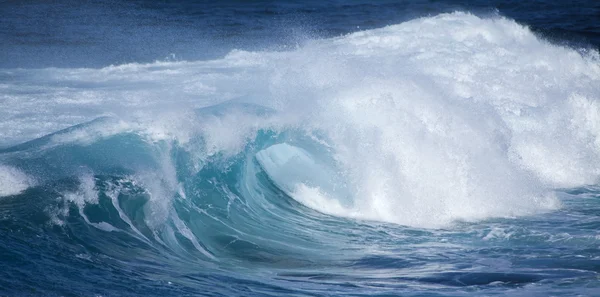 Rompiendo olas fondo natural — Foto de Stock