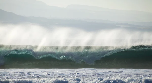 Güçlü dalgalar breaking — Stok fotoğraf