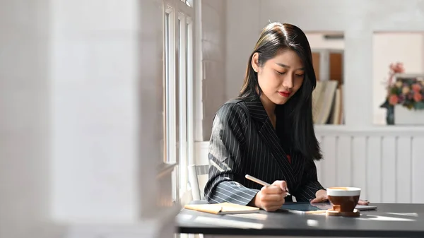 Businesswoman Black Striped Suit Using Stylus Pen Drawing Business Plan — Stock Photo, Image
