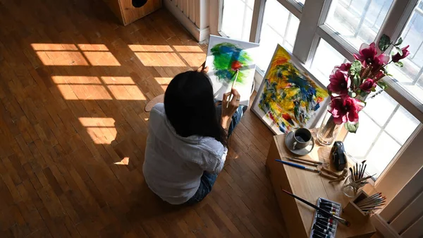Top View Artist Woman Drawing Oil Painting While Sitting Wooden — Stock Photo, Image