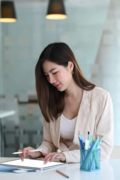 Portrait Young Female Designer Using Digital Tablet Working Her Project — Stock Photo, Image