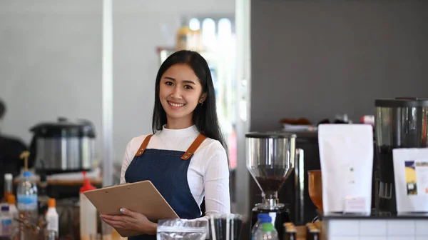 Succesvolle Kleine Ondernemer Glimlachend Staand Achter Toonbank Coffeeshop — Stockfoto