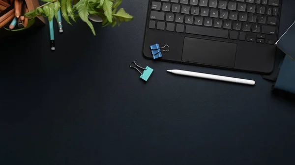 Modern Dark Workplace Wireless Keyboard Stylus Pen Coffee Cup Plant — Stock Photo, Image