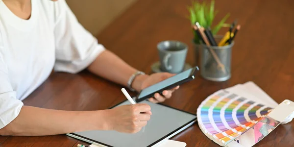 Cropped Shot Woman Holding Smartphone Using Computer Tablet Stylus Pen — Stockfoto