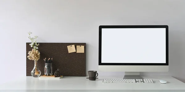 White Working Desk White Blank Screen Computer Monitor Decorations — Zdjęcie stockowe