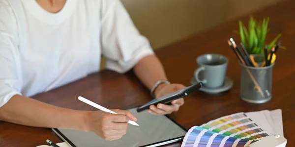 Cropped Shot Woman Holding Smartphone Using Computer Tablet Stylus Pen — Stockfoto