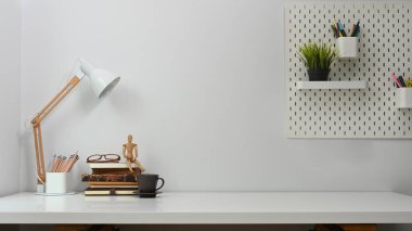 Rahat çalışma alanı, modern işyeri.