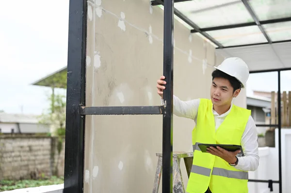 Architecture Man Checking Building Tablet Computer Building Inspector Concept — Stock Photo, Image