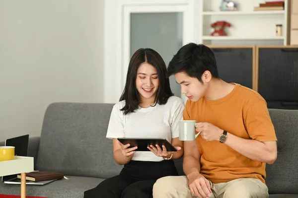 Young Couple Surfing Internet Laptop While Sitting Sofa Home — Stock Photo, Image