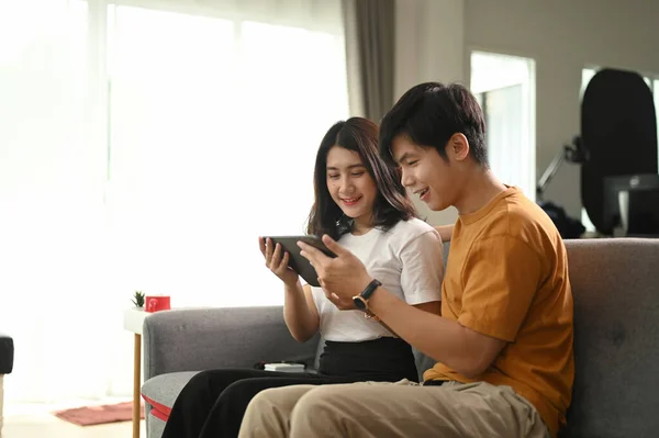 Cheerful Happy Couple Using Digital Tablet Together Sofa Home — Stock Photo, Image