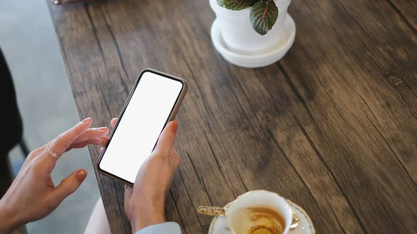 Imagen Burlona Manos Mujer Sosteniendo Teléfono Móvil Negro Con Pantalla — Foto de Stock