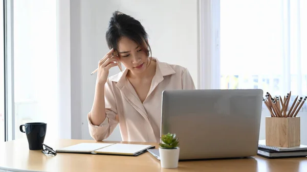 Stressed Businesswoman Sitting Office Desk Holding Her Head Looking Screen — Stock Photo, Image