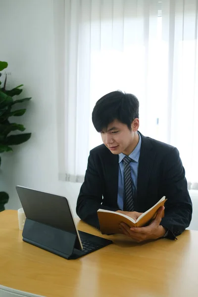 Portrait Attractive Businessman Holding Notebook Looking Screen Computer Tablet — Stock Photo, Image