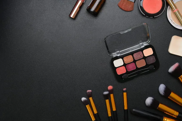 Vue Dessus Bureau Féminin Avec Rouge Lèvres Palette Pour Les — Photo