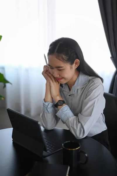 Portrait Happy Young Businesswoman Reading Good News Computer Tablet While — Stock Photo, Image