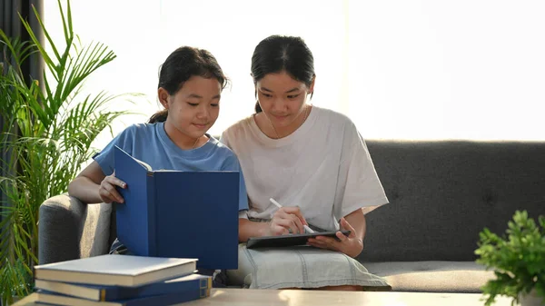 Young Asian Woman Helping Her Sister Doing Homework Home — Stok fotoğraf