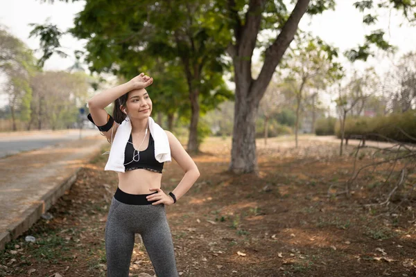 Tired Sportswoman Wiping Sweat Resting Outdoors Workout — Φωτογραφία Αρχείου