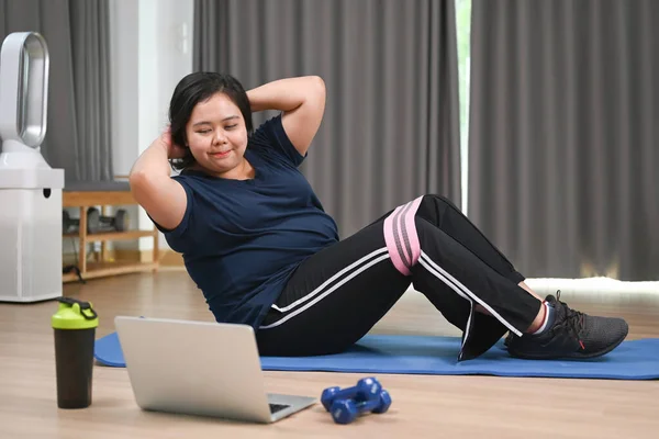Overweight Young Woman Watching Fitness Training Video Laptop Doing Sit — Stockfoto