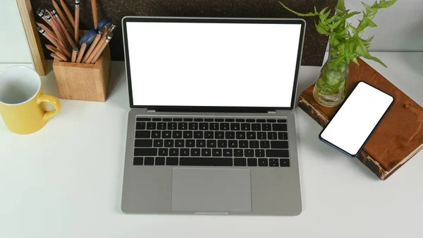 Mock Laptop Computer Smart Phone Blank Screen Office Desk — Zdjęcie stockowe