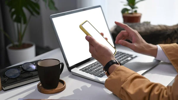 Cropped Shot Businessman Using Mobile Pone While Working Laptop Computer — Stockfoto