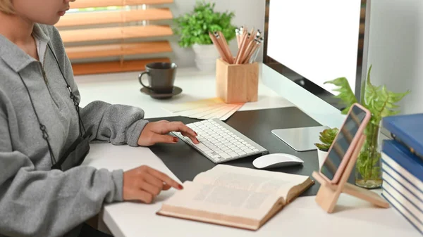 Cropped Shot Businesswoman Working Computer Home Office — Stockfoto
