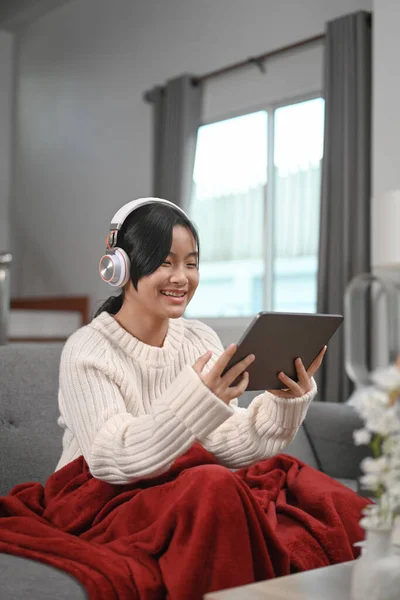 Cheerful Young Woman Wearing Headphone Watching Something Funny Digital Tablet — Φωτογραφία Αρχείου