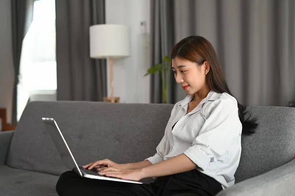 Side View Young Female Freelancer Working Her Project Laptop While — Stock Photo, Image